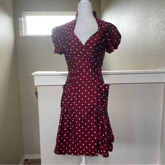 Diane Von Furstenberg Dresses & Skirts - Diane Von Furstenberg polka dot wrap dress size 6.